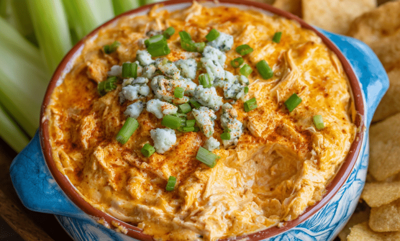 Easy Crockpot Buffalo Chicken Dip for Parties