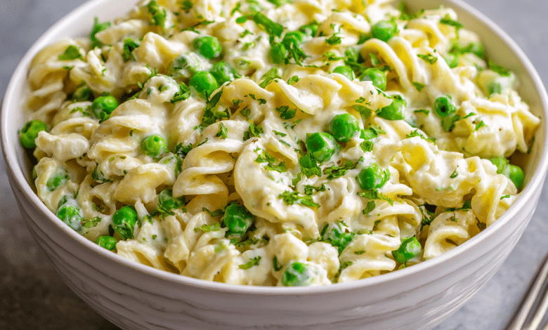Classic Creamy Pasta Salad with Peas and Cheese – The Comfort Bowl I Always Make for Family Gatherings
