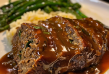 Classic Meatloaf with Brown Gravy: A Hearty Comfort Classic