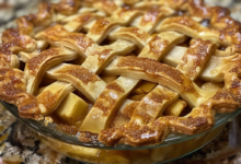 Dutch Apple Pie: The Ultimate Buttery Crumb Topping Recipe