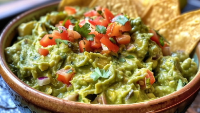 Easy Homemade Guacamole Recipe for Fresh Snacking